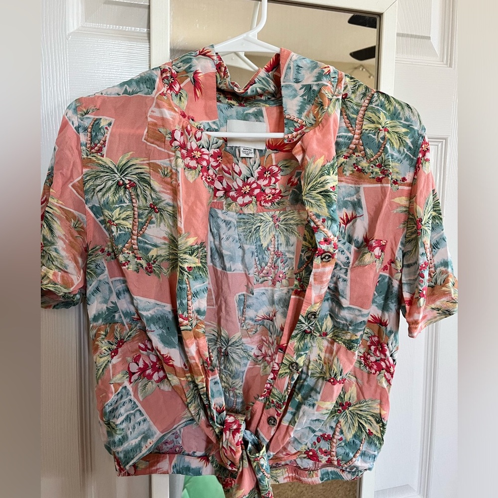 American Eagle Outfitters Hawaiian Cropped Blouse